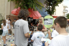 Κόσμος γνωρίζει τον Ασπροπάρη ενώ η ζωγραφική συνεχίζεται