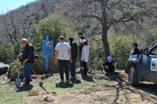 Install the new signboards in Kompsatos (WWF/D.Skartsi)